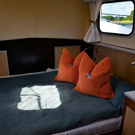 Botel HAEVN Hausboot *
